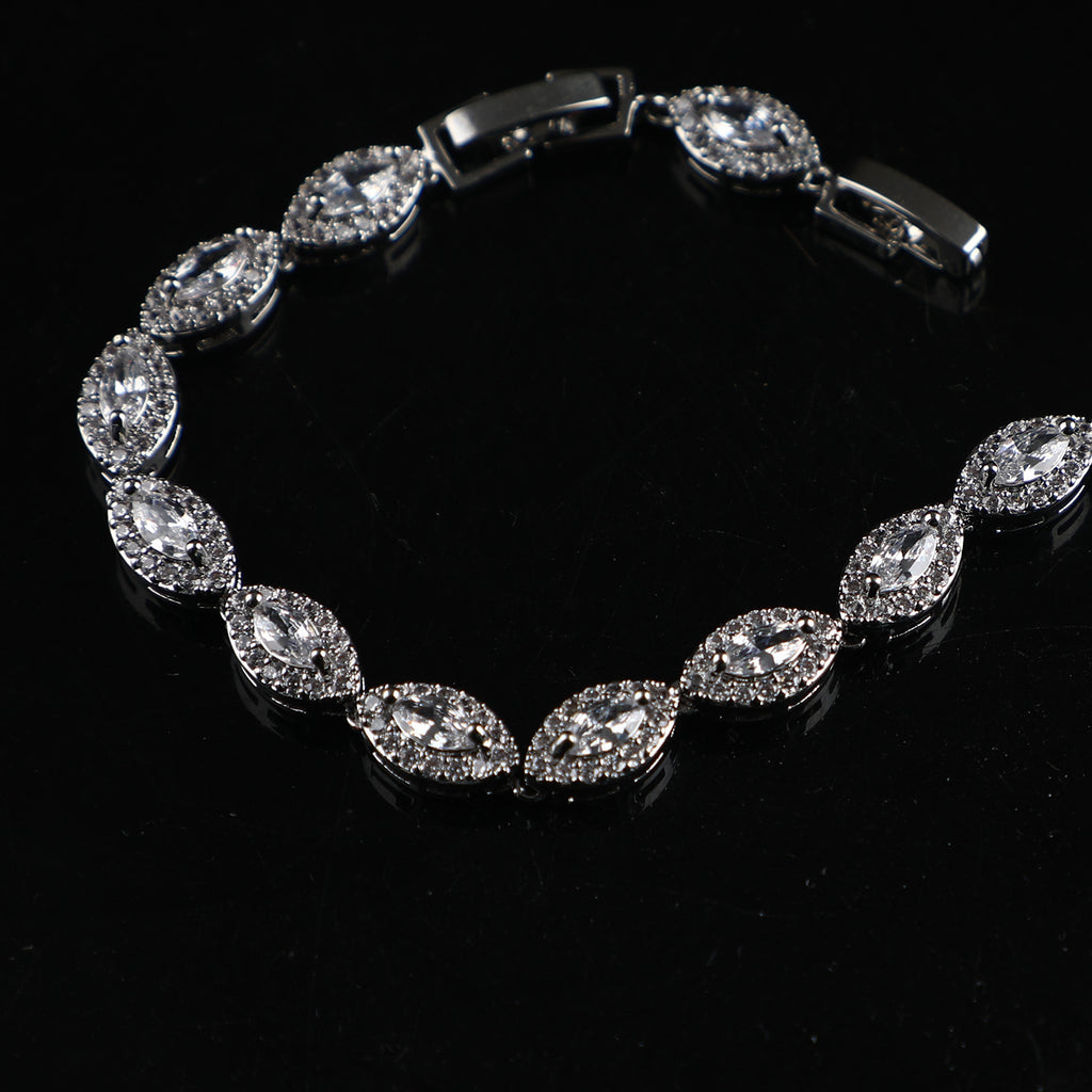 Simple and elegant zircon bracelet