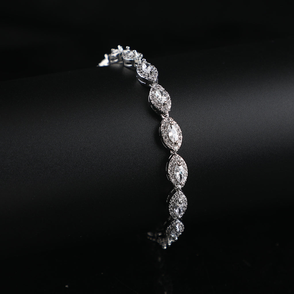 Simple and elegant zircon bracelet